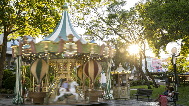 Jump on the Visconde da Luz Gardens carrousel