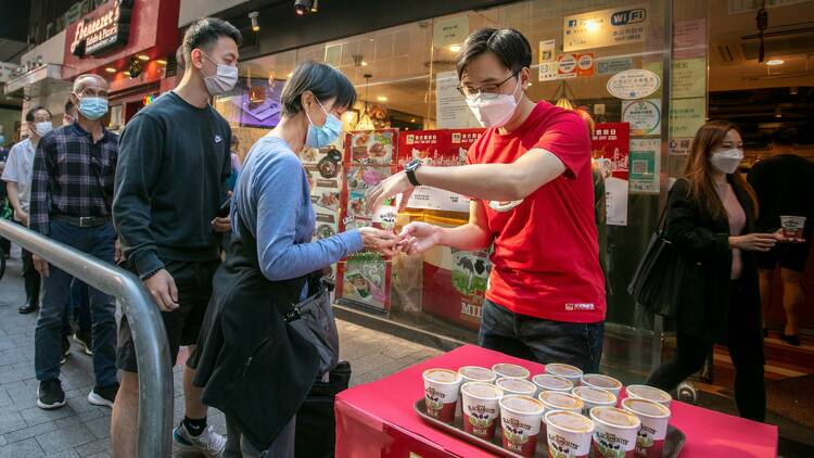 100 Hong Kong cha chaan tengs give away 10 000 cups of free milk tea