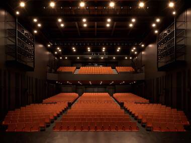 大井競馬場の駐車場跡地に新たな劇場「シアターH」が誕生 大井競馬場の駐車場跡地に新たな劇場「シアターH」が誕生