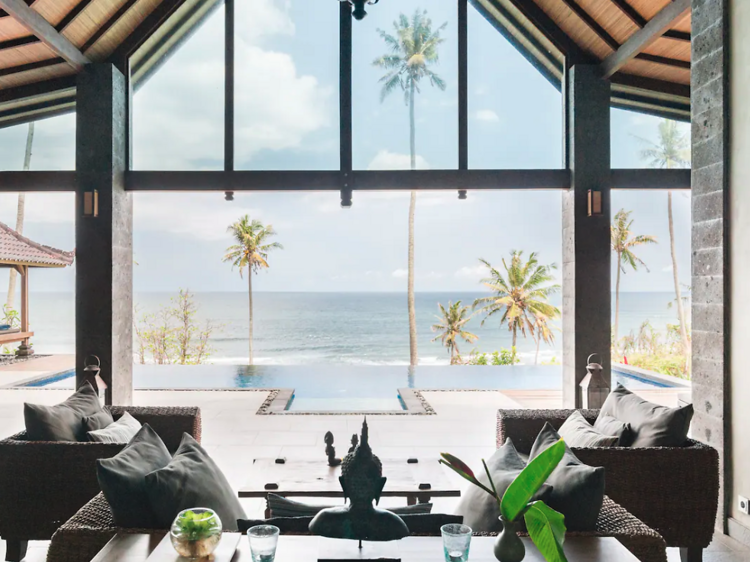 A four-person villa with views Balian beach