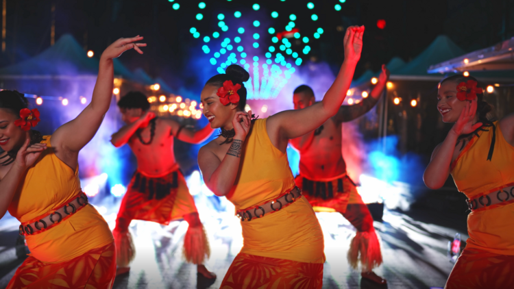 Hawaiian dancers