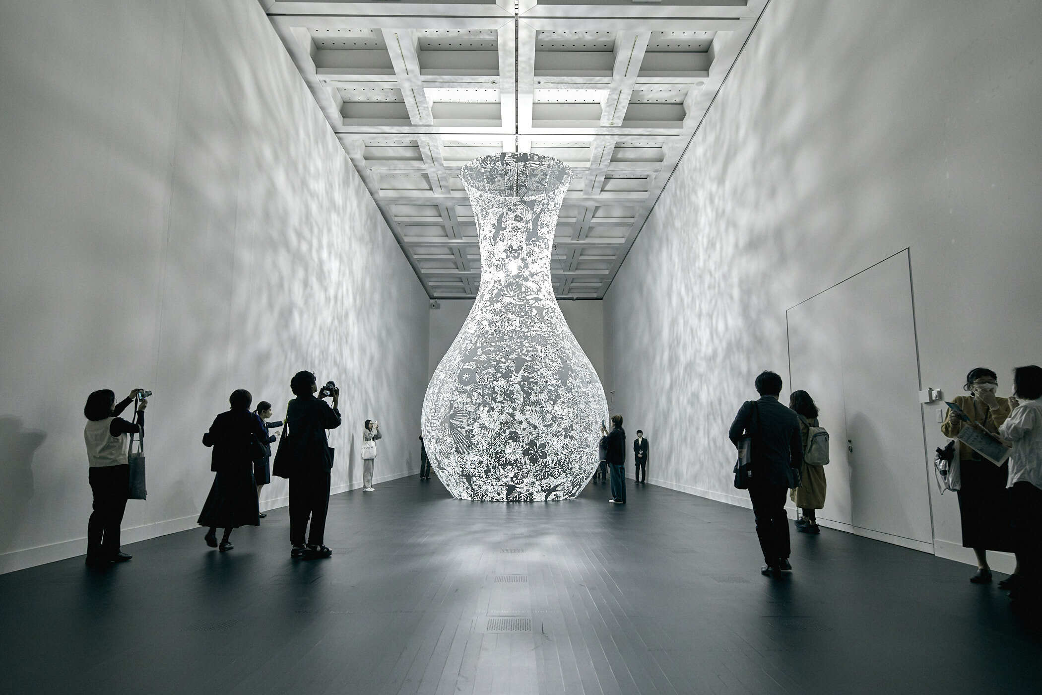 巨大インスタレーションなど、「大巻伸嗣展」が国立新美術館で開幕