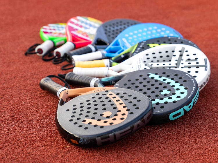 How do you play padel?
