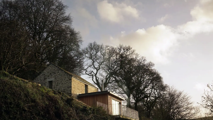 A romantic riverside barn in Warleggan River, Cornwall