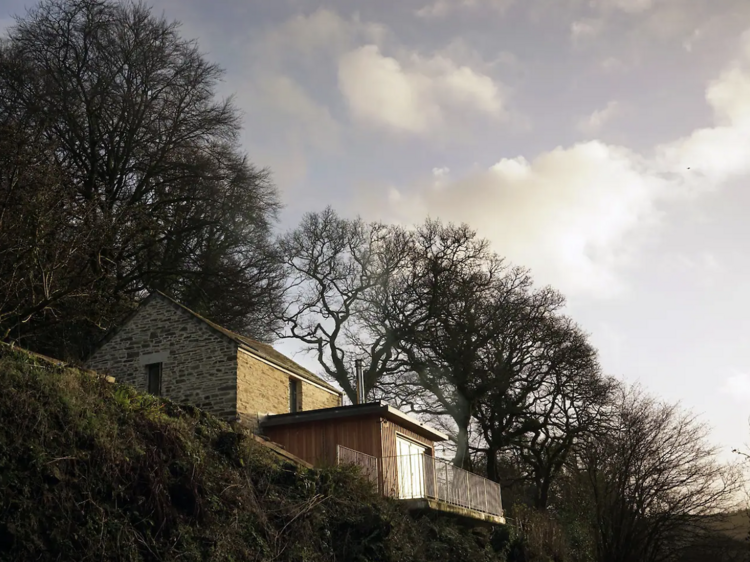 A romantic riverside barn in Warleggan River, Cornwall