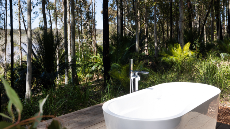 outdoor bath at glamping accommodation at jackson ranch by bannisters