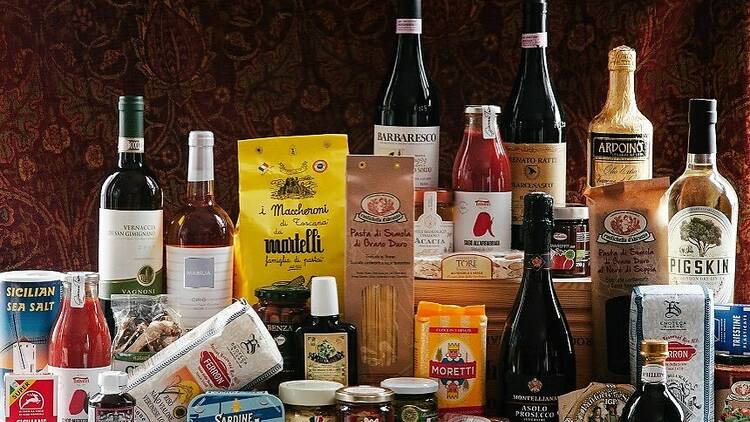 Italian Christmas hamper products from Enoteca Sileno.