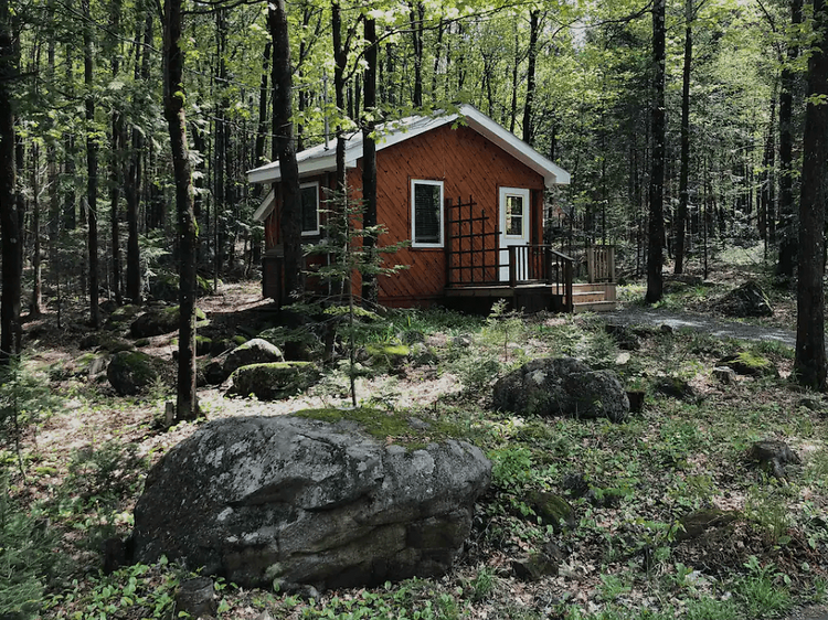 The adorable cabin in Brownsburg, Quebec