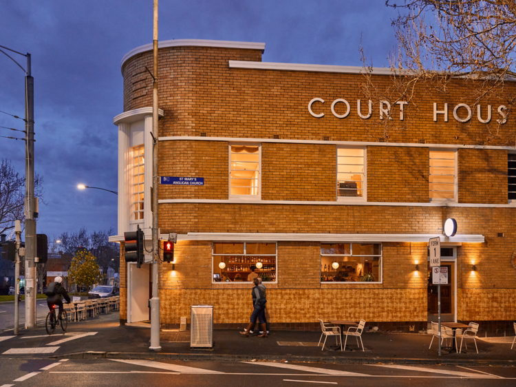 Have a cosy meal at the Courthouse Hotel