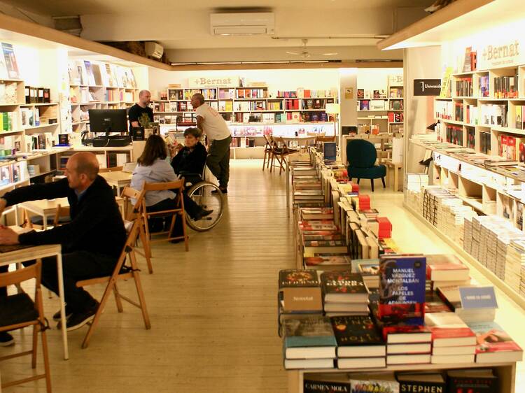 Capital editorial en dos idiomas Capital editorial en dos idiomas