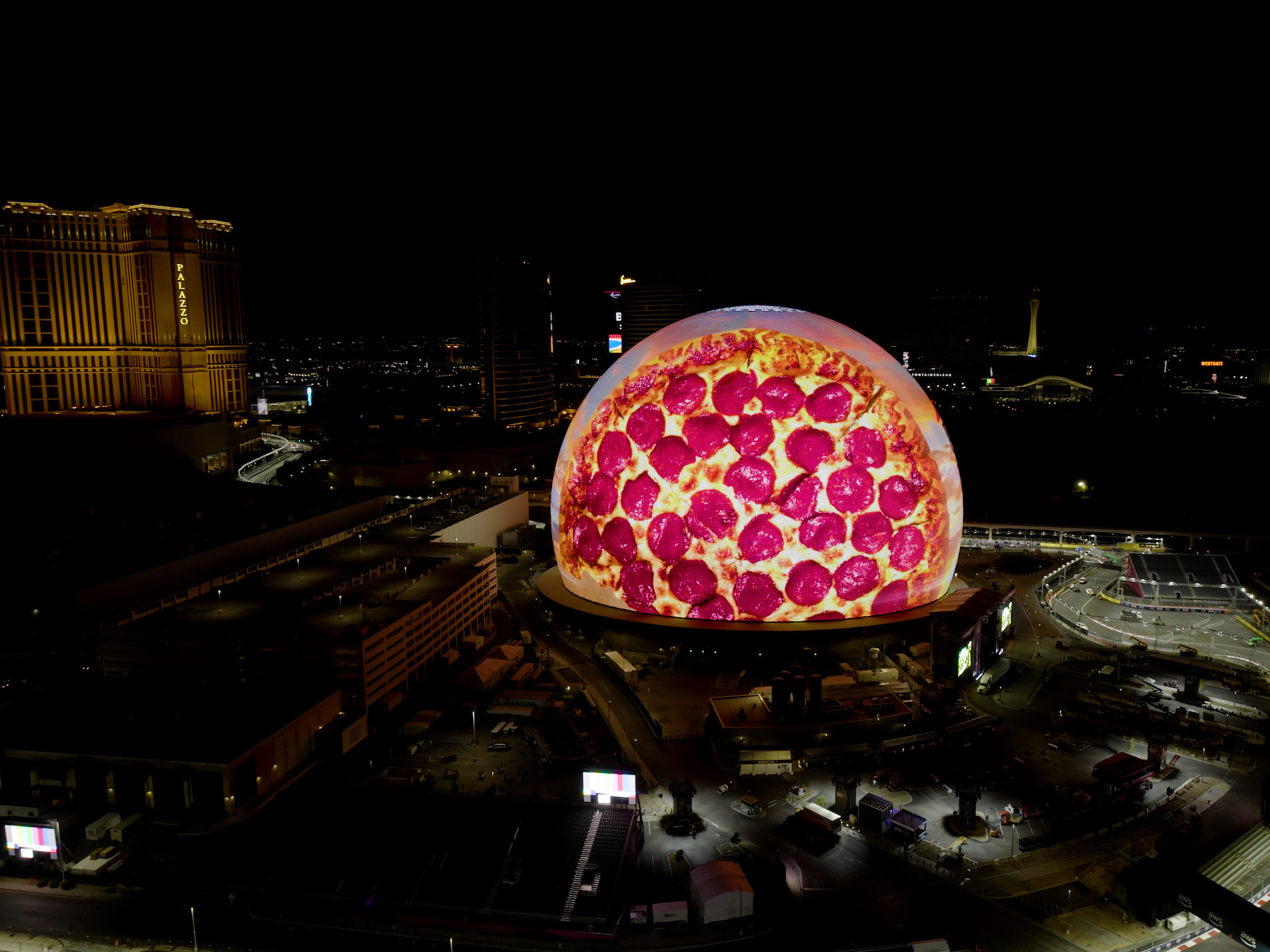 Pizza Hut Is Giving Away 35,000 Free Pizzas in August to Celebrate 60 Years  of Hawaiian Slices - Concrete Playground