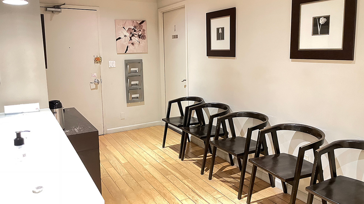 Waiting area (Adachi Acupuncture & Herb Clinic )