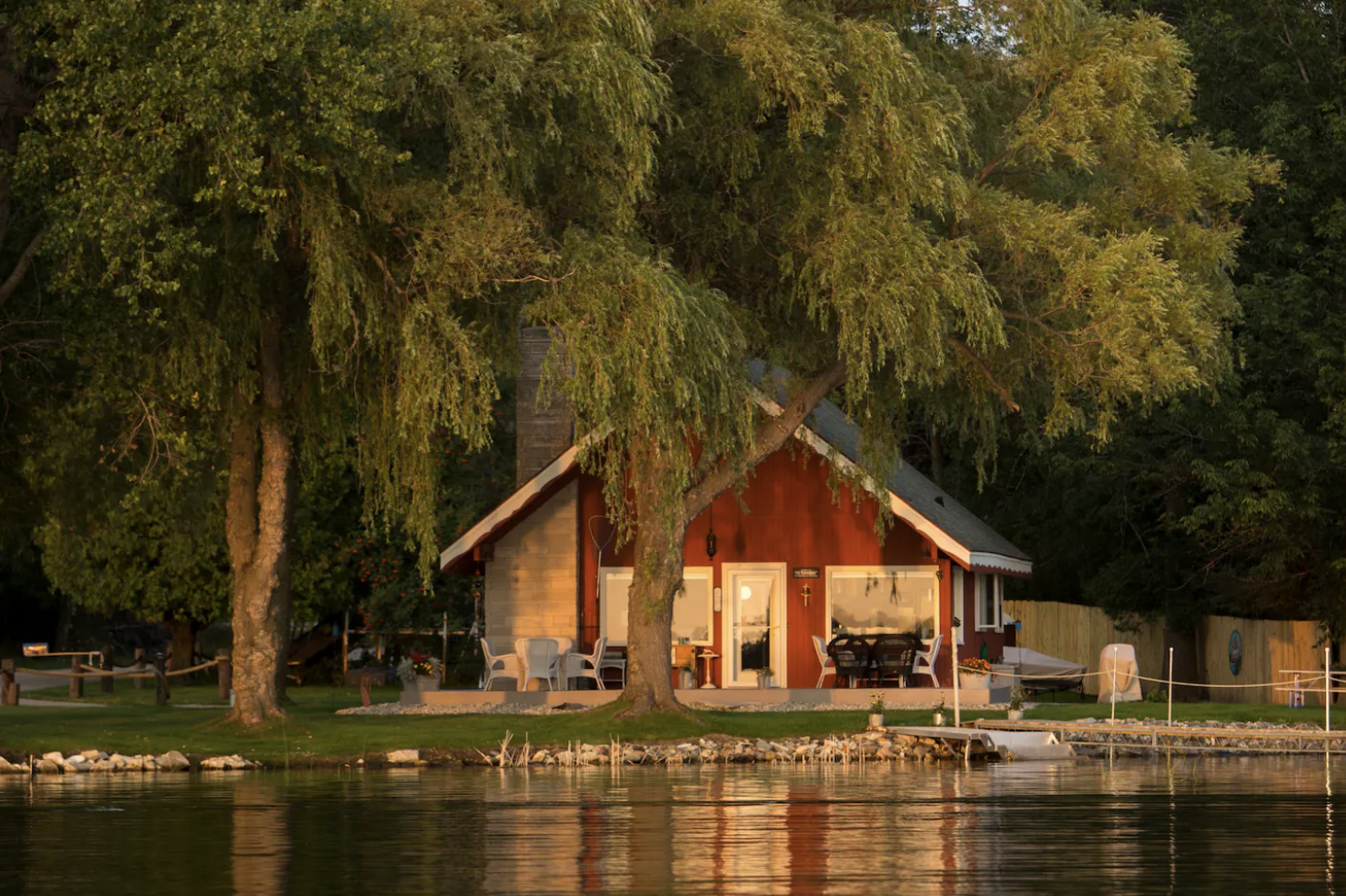 15 Best Lakeside Airbnbs Near Chicago