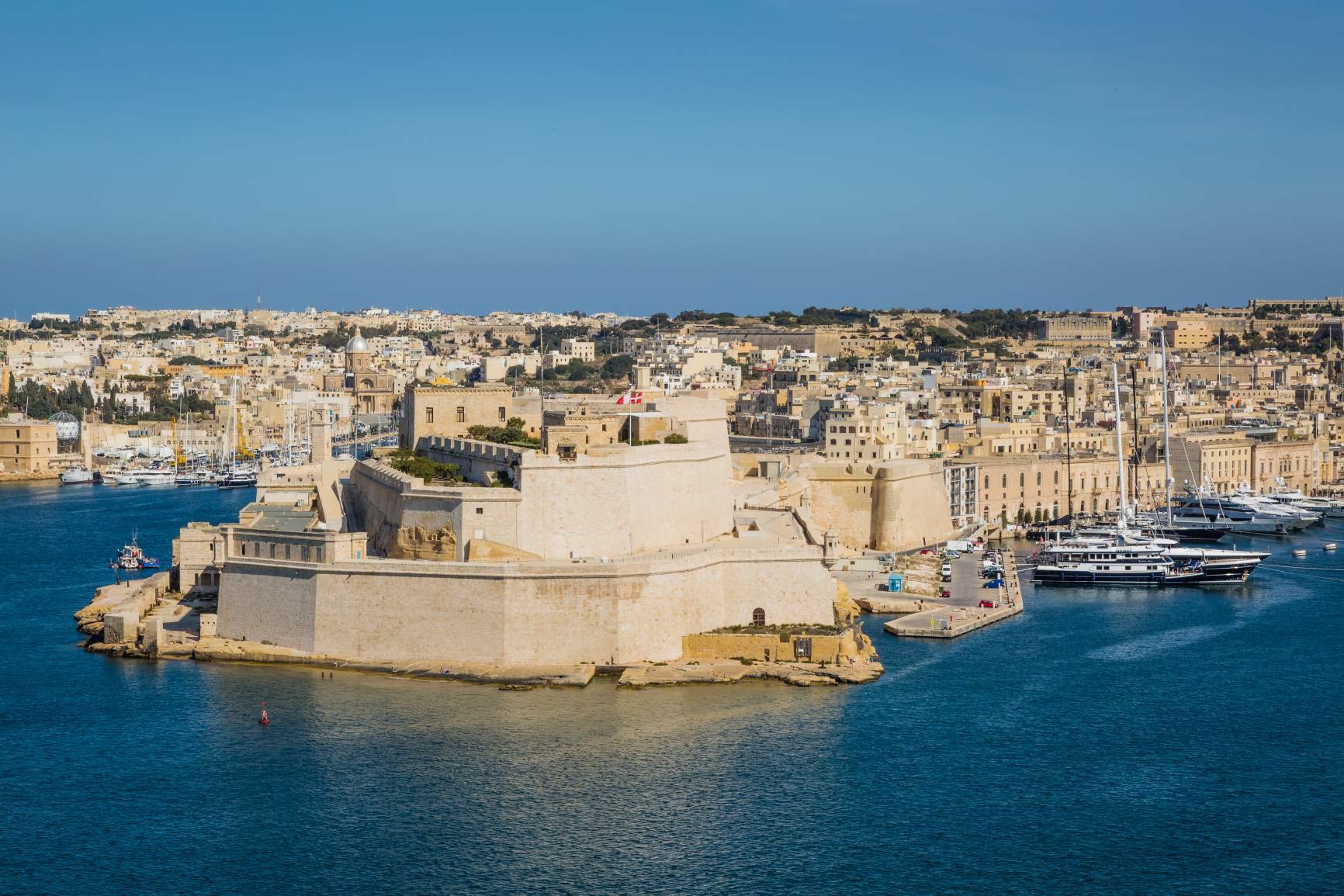 (Fort Ricasoli in Malta).