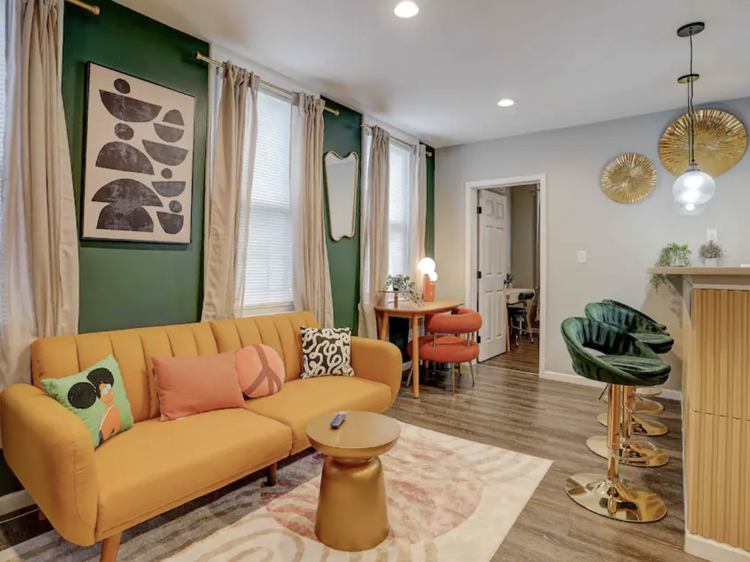 A retro chic monthly rental in Bergen-Lafayette