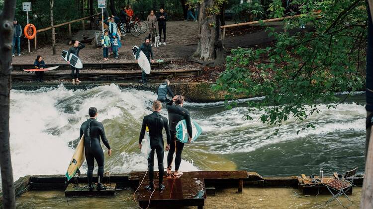 Watch surfers on the Eisbach