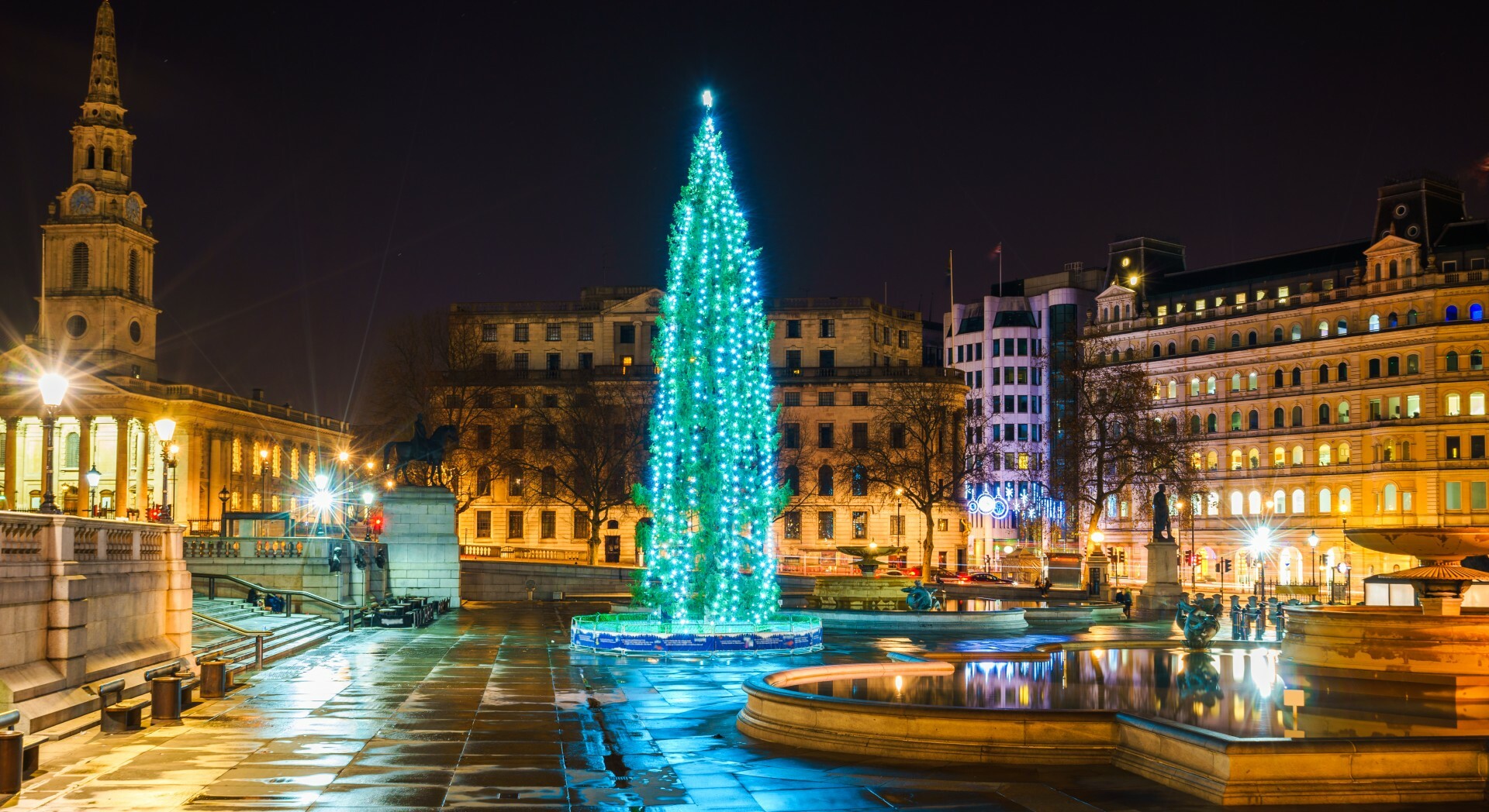 The Trafalgar Square Christmas tree has arrived here’s the exact light