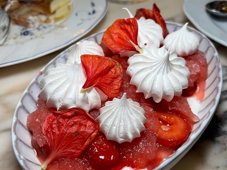 Harry’s Berries strawberry meringata from Funke