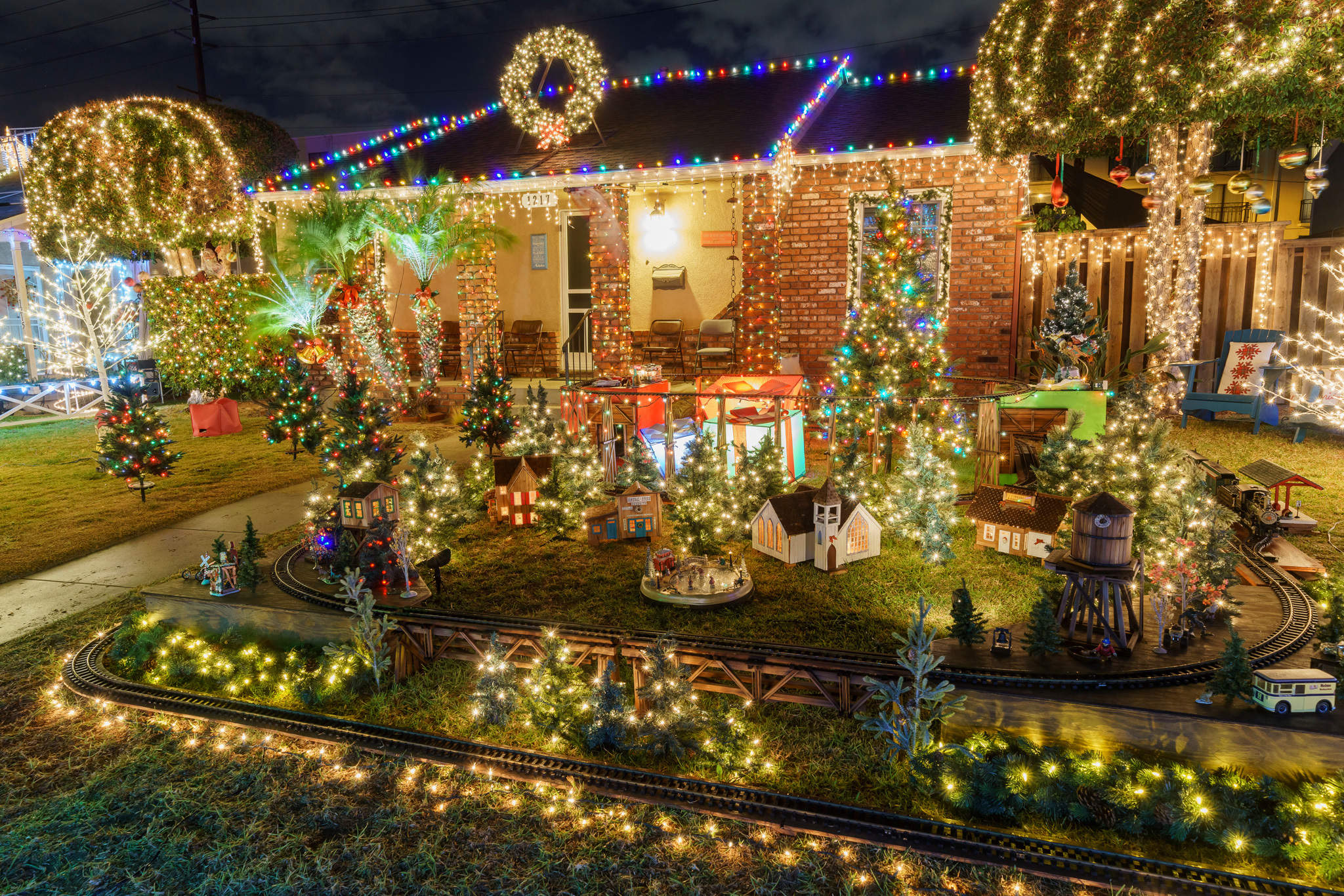 These are the best places to see Christmas lights in Los Angeles ...