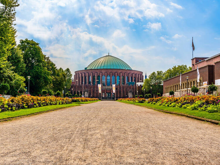 Dusseldorf,,North,Rhine,Westphalia,,Germany,August,2019:,The,Tonhalle,Concert