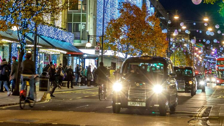 London cab at Christmastime