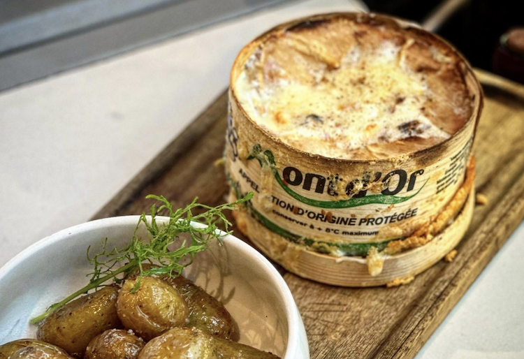 Où déguster un mont d’or au four, le plat au sommet de la hype ? - Time Out Paris 1 Où déguster un mont d’or au four, le plat au sommet de la hype ? – Time Out Paris