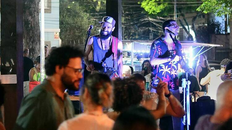 Dance forró na Praça São Salvador