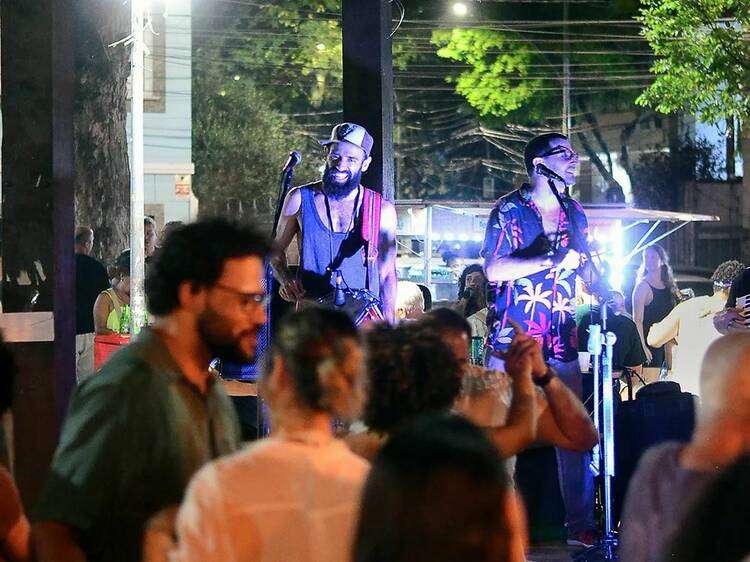 Dance forró na Praça São Salvador
