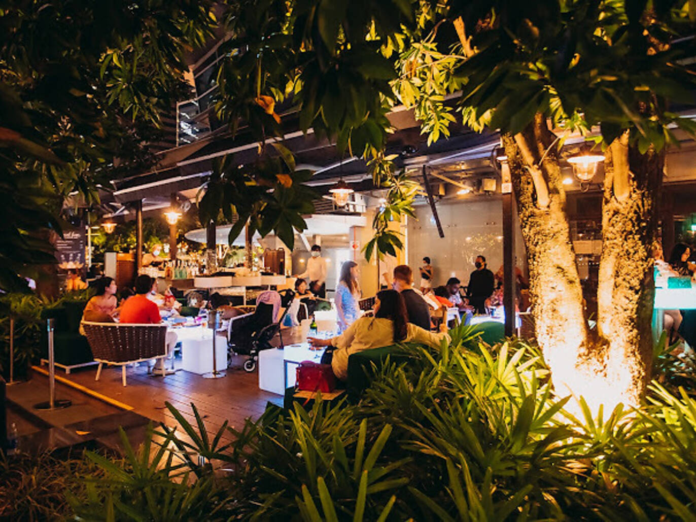 25 Best Rooftop Bars in Singapore With Scenic Views