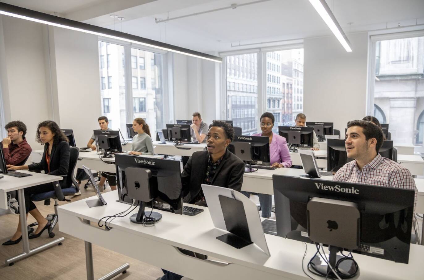 Graphic design classes near me: best in-person and virtual live classes