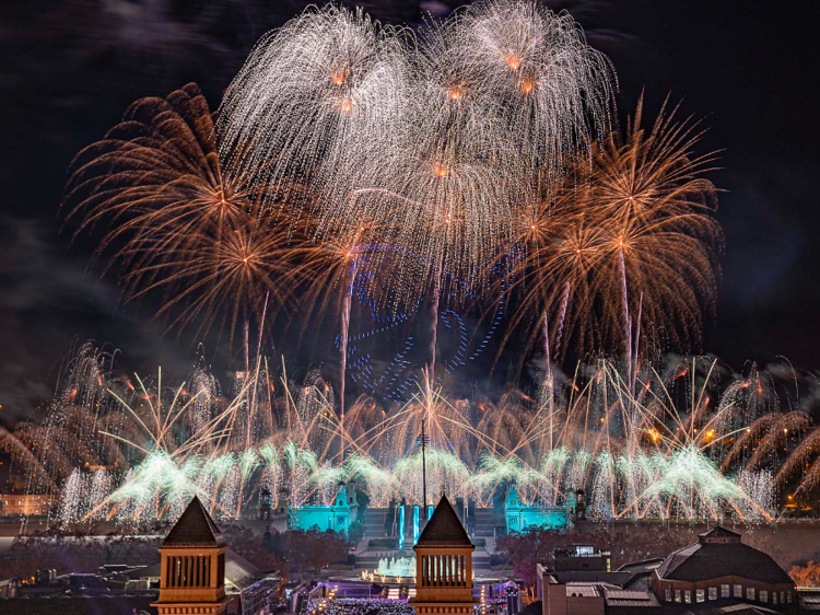 Un espectáculo con 500 drones y fuegos artificiales dará la bienvenida al 2025 en Barcelona