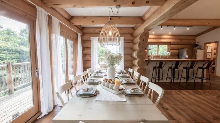 Chic Contemporary Log Cabin in Val-des-Lacs, Québec