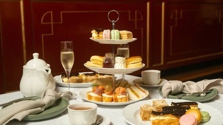 A high tea with Champagne.