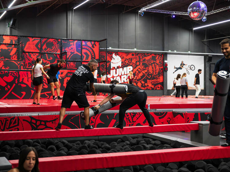 No Halloween, este parque de trampolins dá o salto para casa de terror