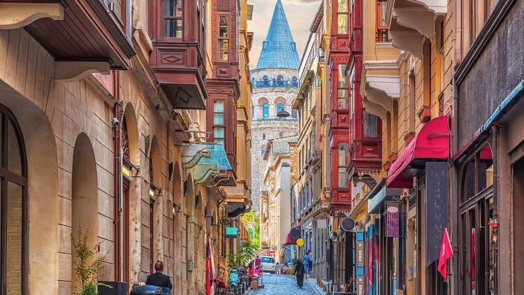 Vintage shopping on Serdar-ı Ekrem street