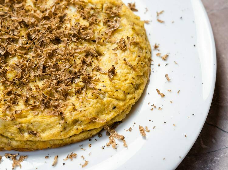 Dónde comer la mejor tortilla de patata en Madrid: una lista imprescindible