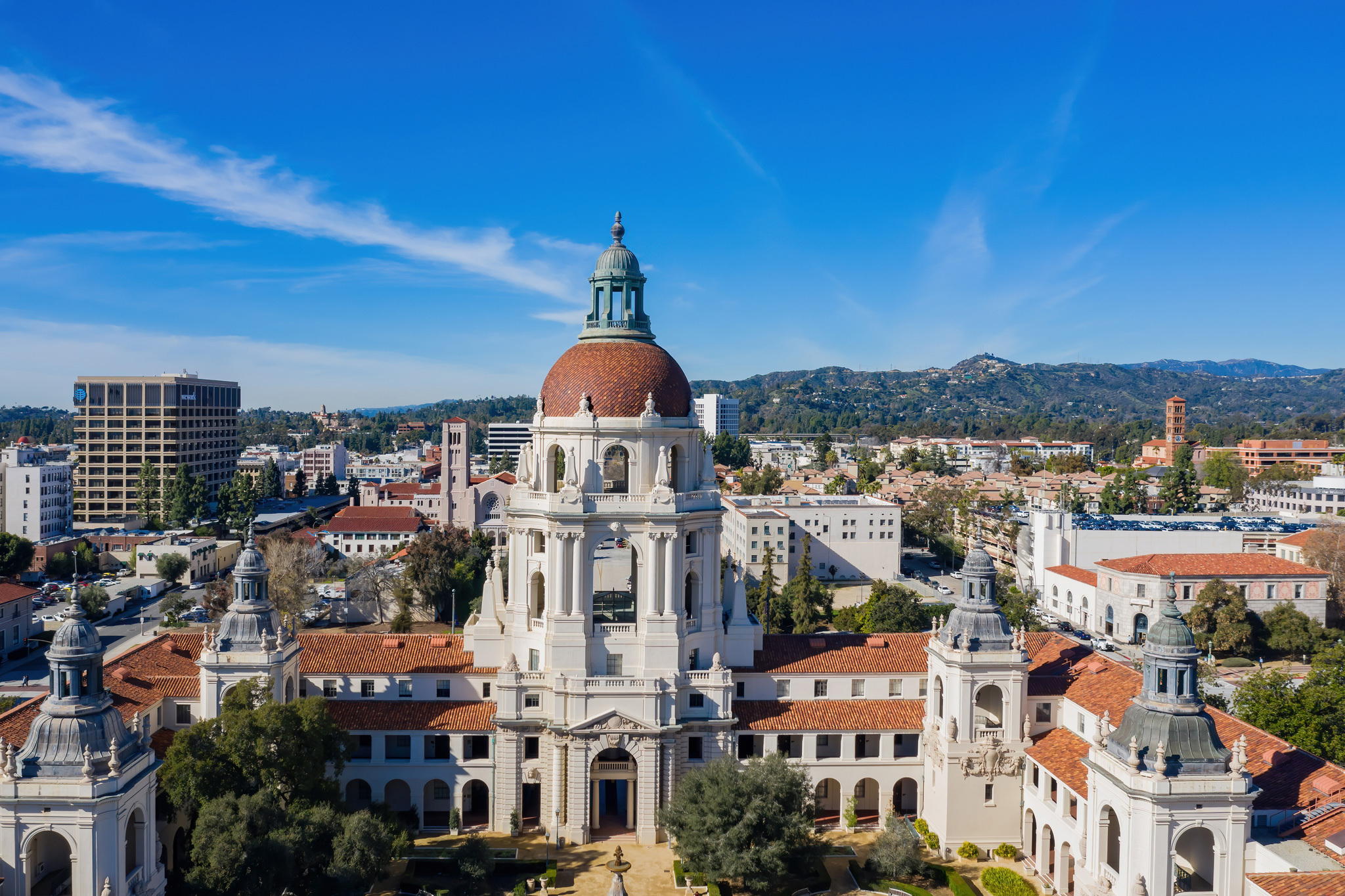 Pasadena, Los Angeles' Neighbor: A Guide to the Scenic City