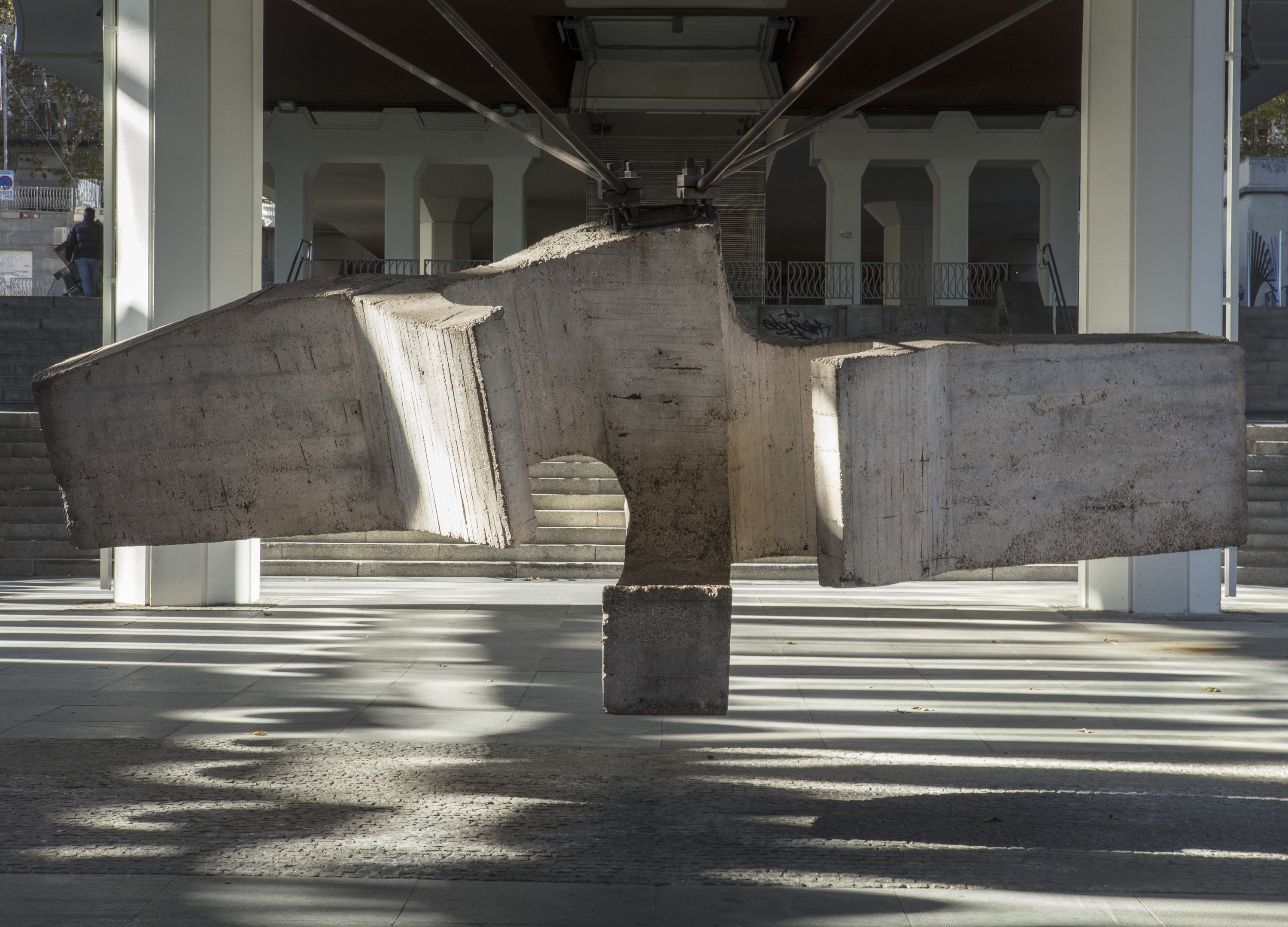 una-ruta-por-las-grandiosas-esculturas-de-chillida-en-madrid-en-el
