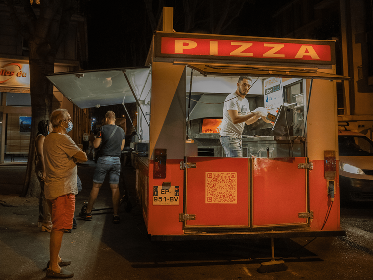 The pizza truck on Boulevard Baille