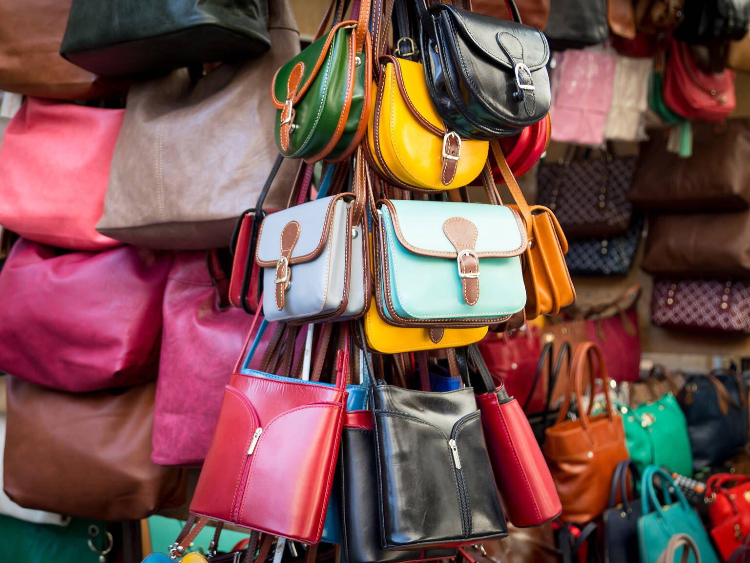 14 Best Places For Shopping in Florence | Where To Go Shopping