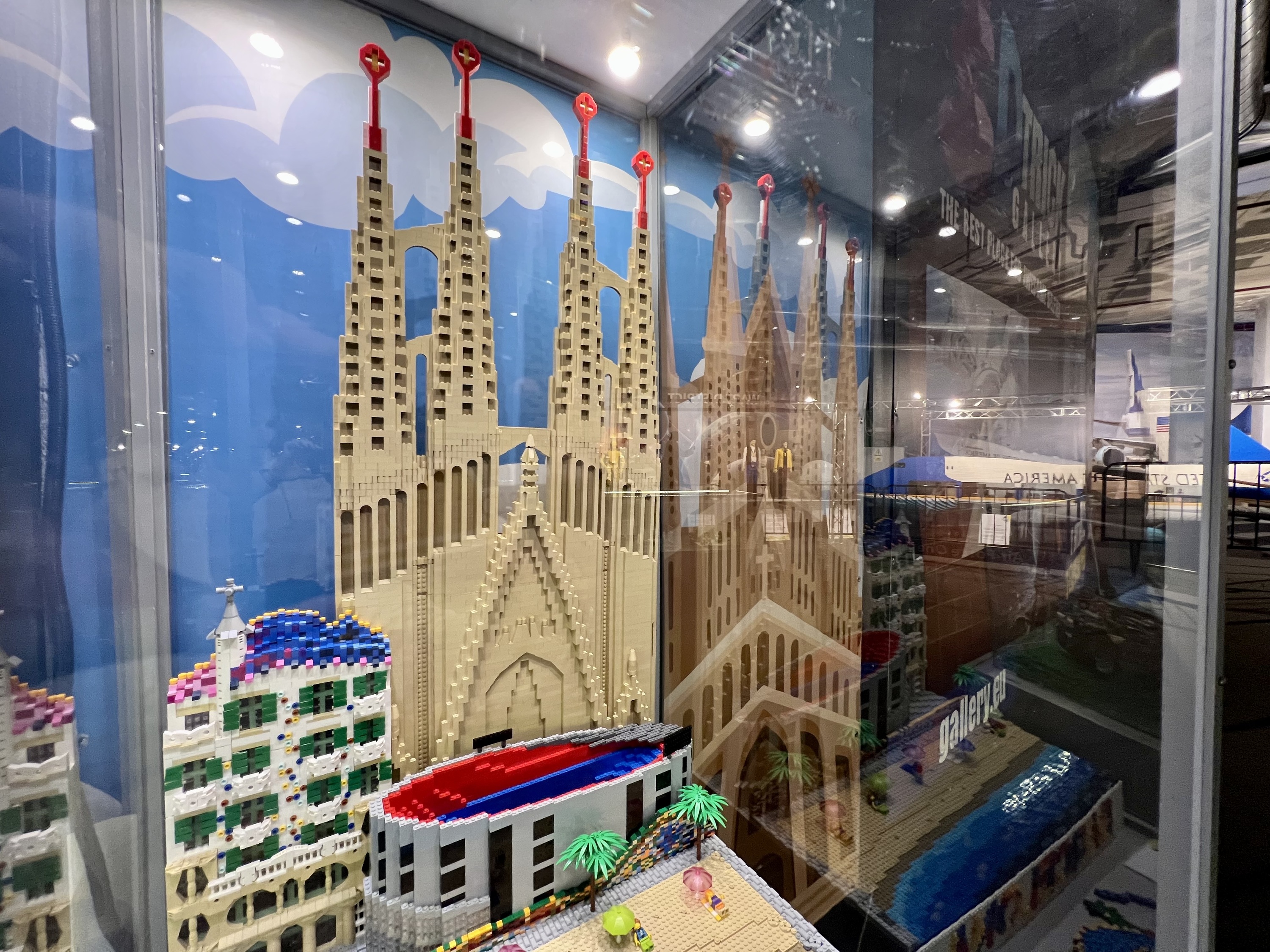 El avión más grande del mundo hecho con piezas Lego se puede visitar en  Barcelona: más