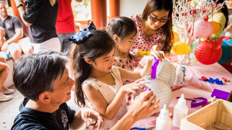 Kids making lanterns