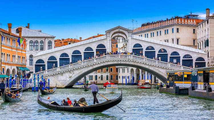 Rialto,Bridge,And,Grand,Canal,In,Venice,,Italy.,View,Of