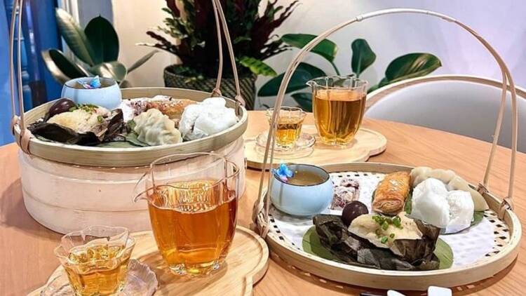 Daydreamer Tea Clan high tea set 