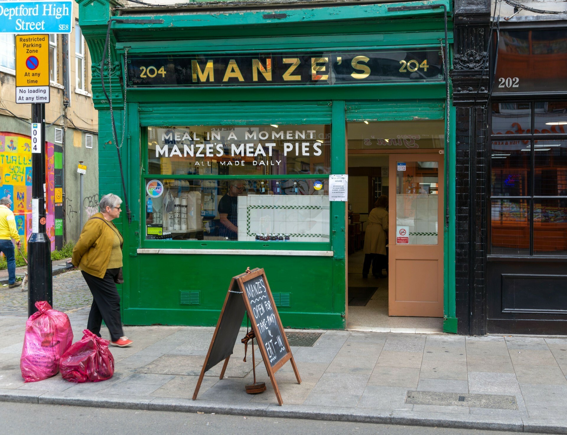 Manze’s 110-year-old Pie and Mash Shop in Deptford is Shutting For Good ...