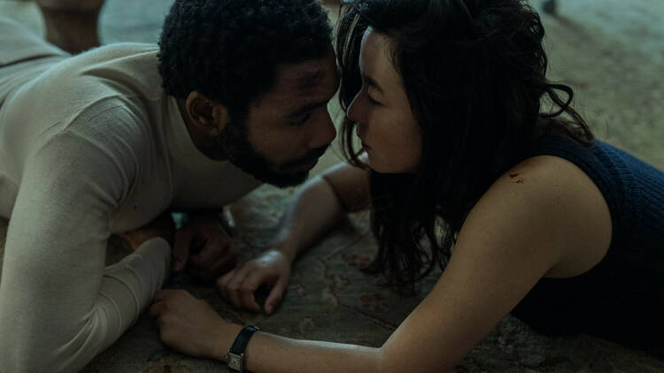 Donald Glover e Maya Erskine