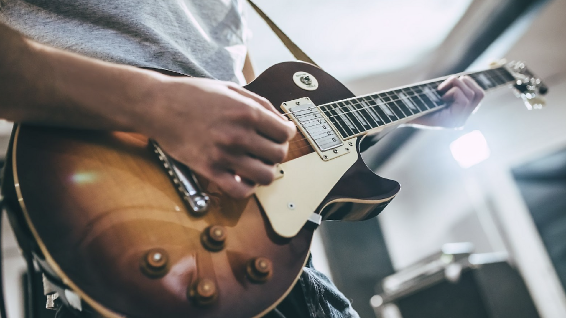 Best guitar lessons in NYC for beginners and advanced players