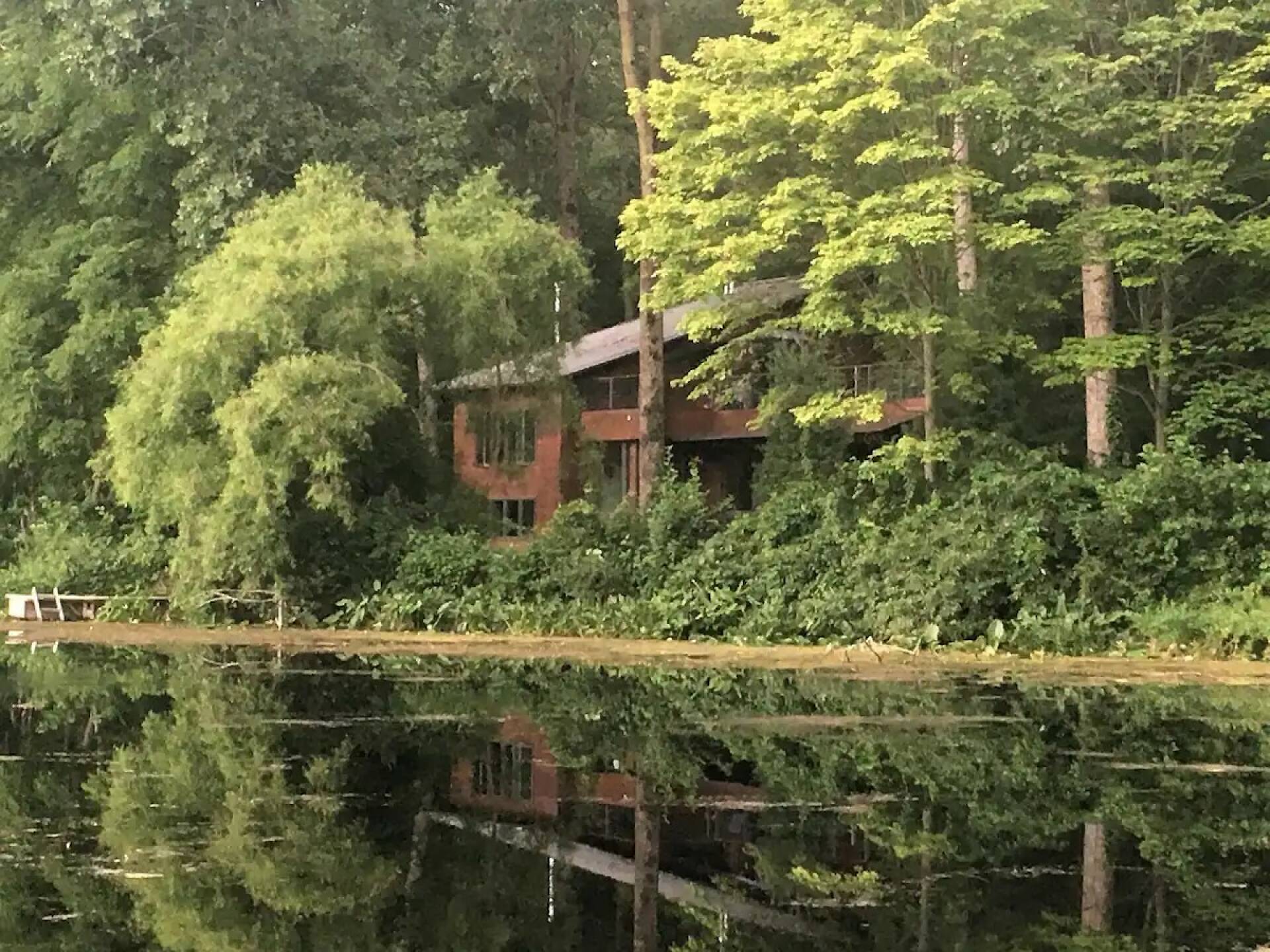 15 Best Lakeside Airbnbs Near Chicago with Spectacular Views