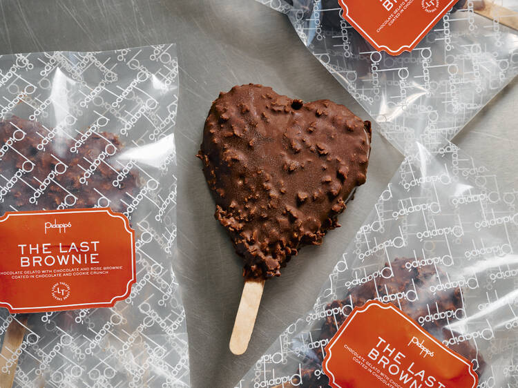 Wrap your lips around a Notting Hill-inspired brownie popsicle over a movie