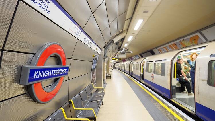 Knightsbridge station, Piccadilly Line, London